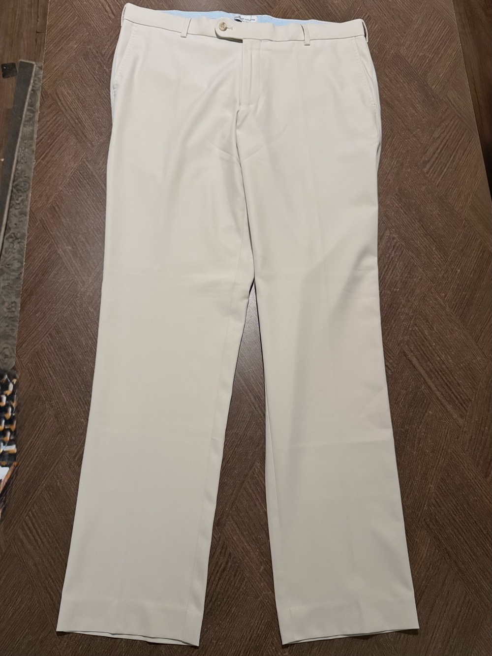 Peter Millar Cream Golf Chinos 35x32 slight stretch EUC 11 inch Inseam